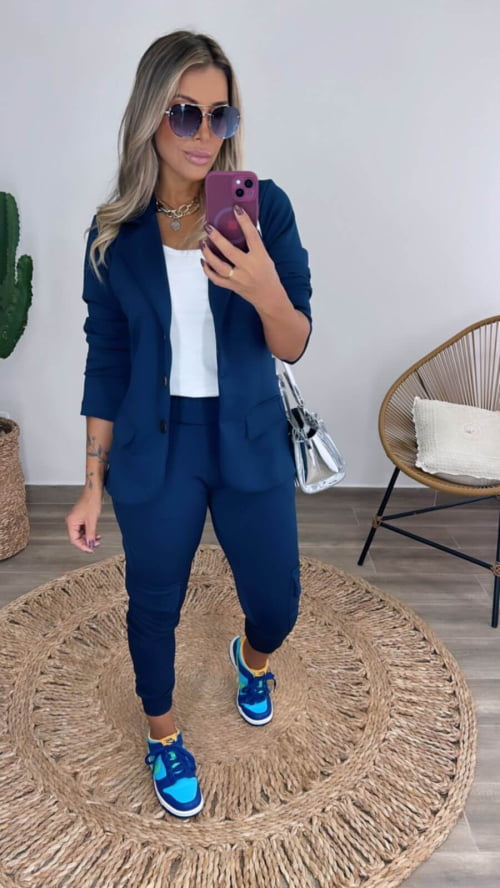 Conjunto de 3 peças Mariana  blazer e calça cargo marinho  atenção o P 36/38  M40 g 42/44 somente nessa cor